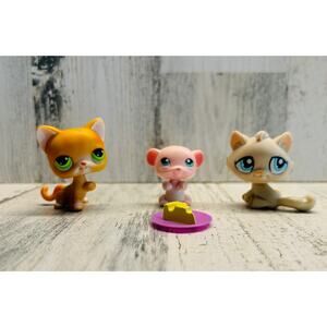 Littlest Pet Shop LPS cats and pink mouse and Accessory